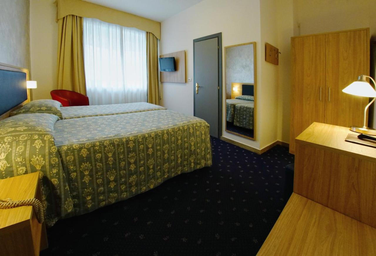 Hotel Le Torrette Galbiate Buitenkant foto